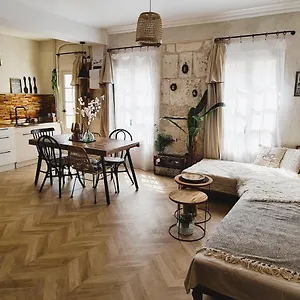  Appartement Lunaria Annua Centre-historique Avignon, à Deux Pas Du Palais, 4-5 Personnes Wifi France